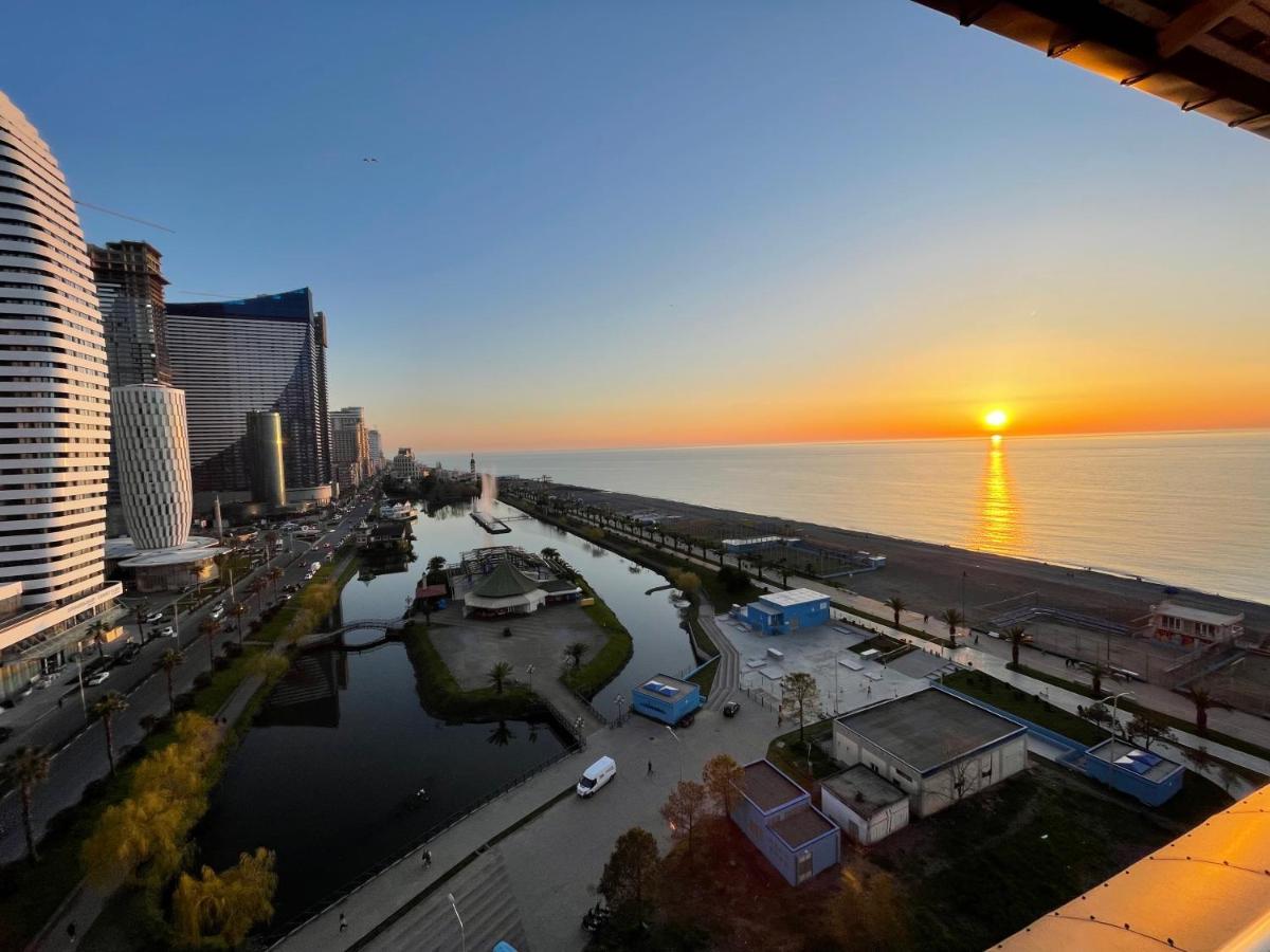 Batumi Seaside Magnoliaアパートメント エクステリア 写真